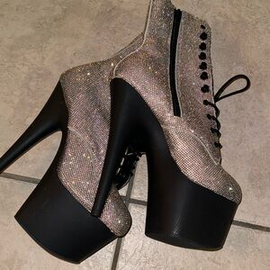 NEVER WORN brand new pleaser